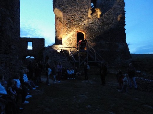 Zpívání na hradu Krakovec