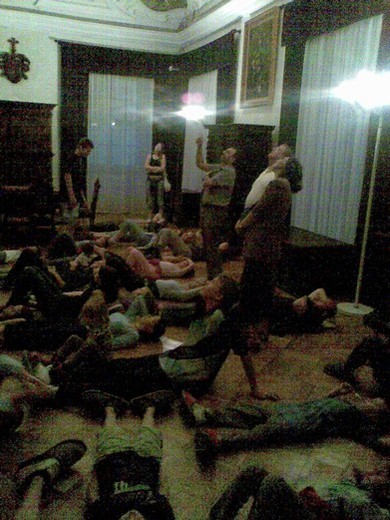 Prohlídka zámku v Doudlebech byla i vleže.jpg