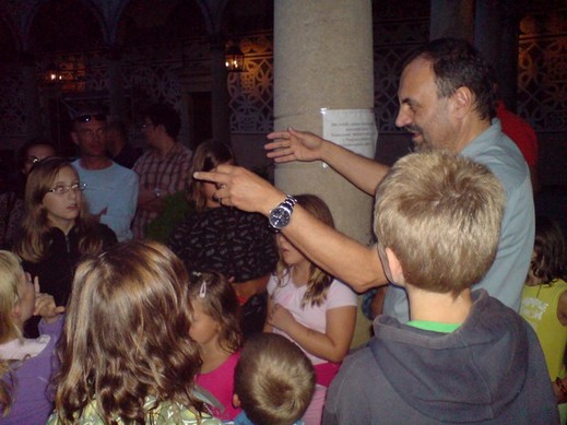 Prohlídka zámku v Doudlebech s majitelem.JPG